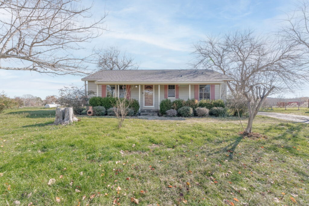 Unlock Your Dream Home: A Charming 1950s Gem on 3.984 Acres of Potential!