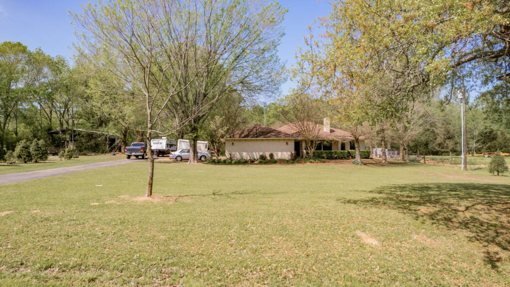 Discover Your Tranquil Oasis: East Texas Retreat with Modern Comforts